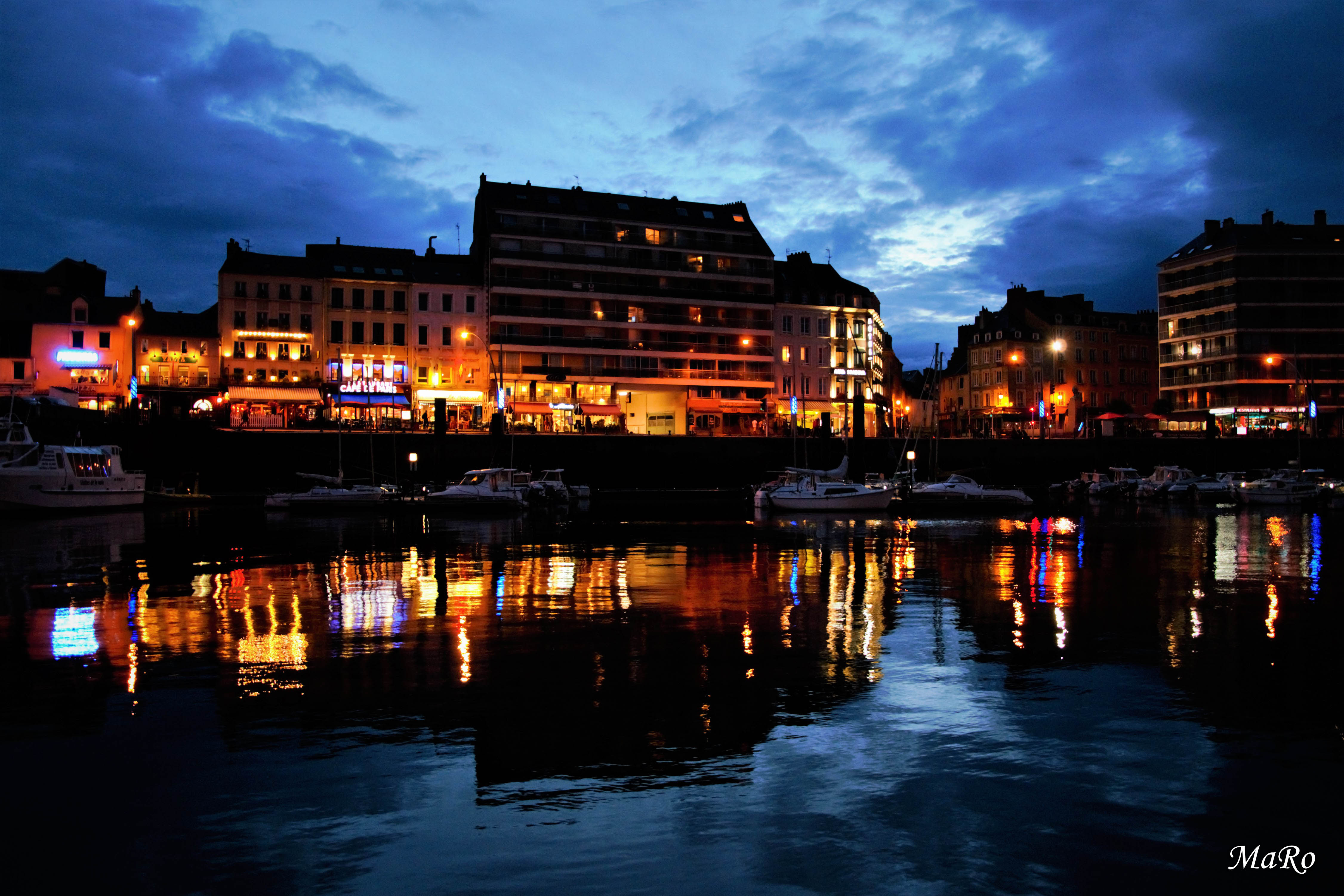 Cherbourg en soirée Cherbourg en soirée