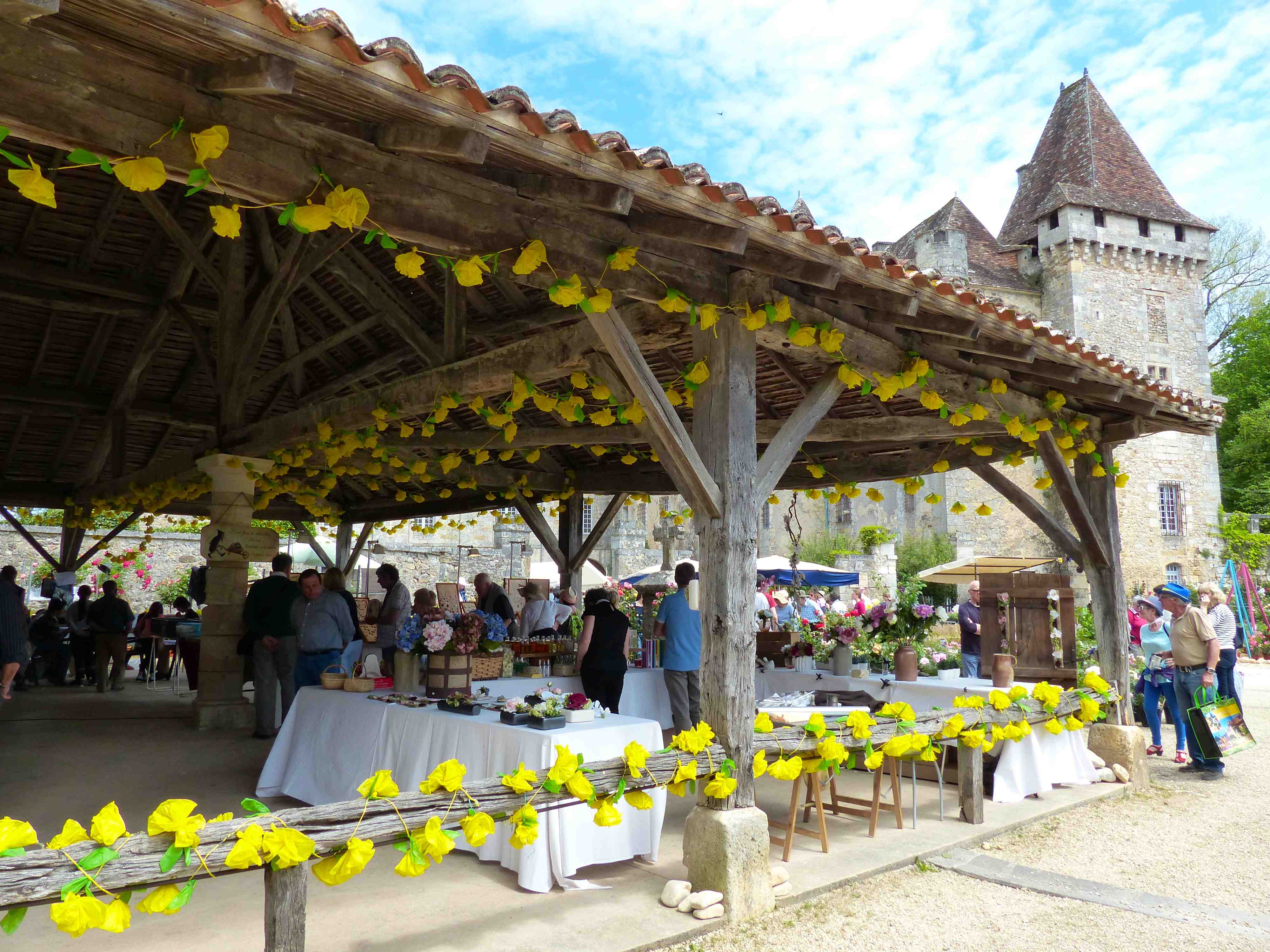 Saint-Pierre de Côle - Marché aux Fleurs Saint-Pierre de Côle - Marché aux Fleurs