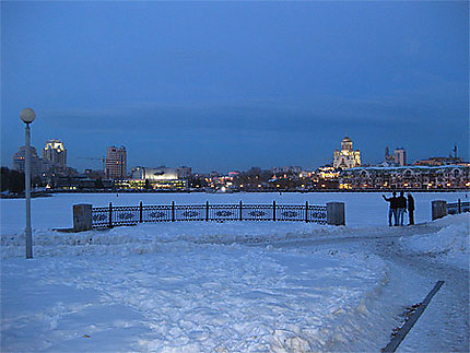 La mare de ville en hiver