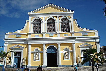 Façade de l' Eglise Saint Pierre et Saint Paul