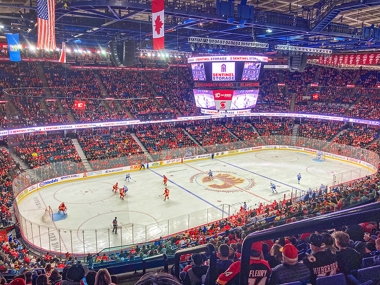 Encourager les Calgary Flames, lors d’un match de hockey 