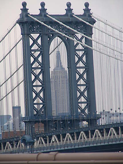 Empire in Manhattan bridge