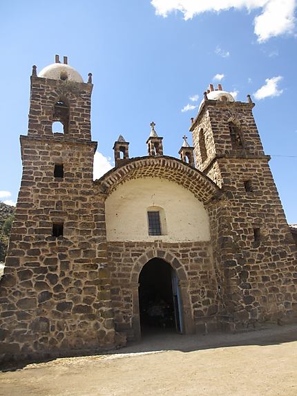 Eglise à l'entrée du Site de Raqchi