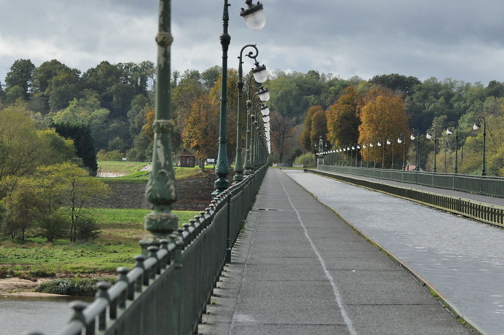 Sur le pont-canal