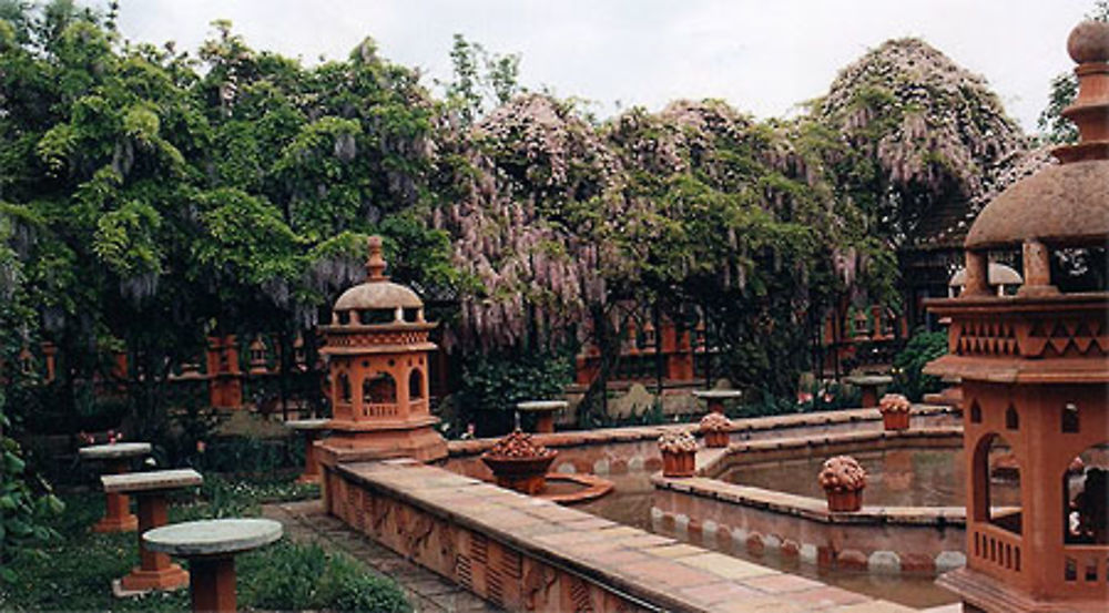 Jardins secrets, fontaines et glycines