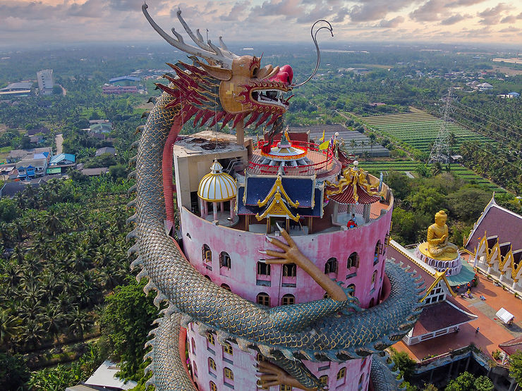 Thaïlande - Quand Mickey, Beckham ou un dragon géant entrent au temple…