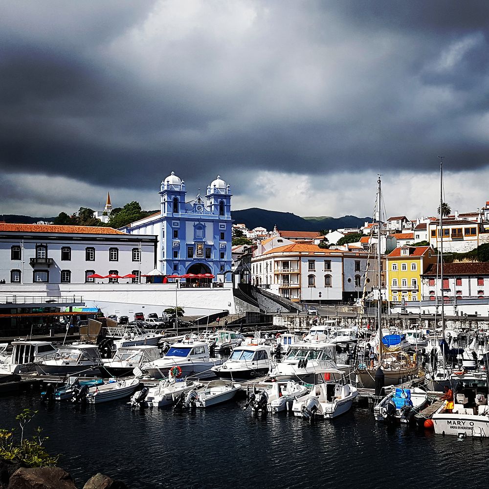 Le port à Angra Do Heroismo