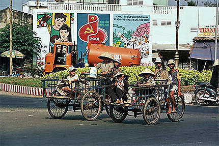 Scène de rue à Saigon... le passé et le futur !