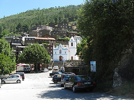 Village dans la montagne Piodao