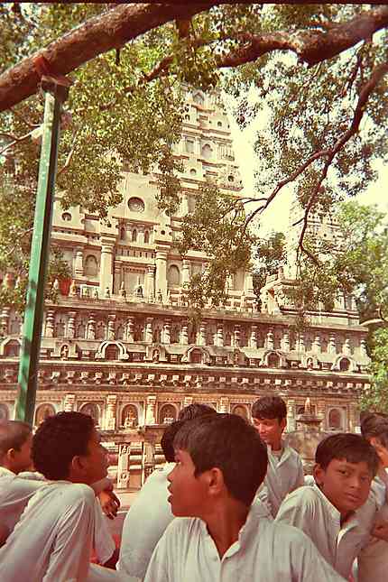 Prière au temple Mahabodhi