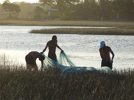 Pêcheurs lagune Arembepe Pêcheurs lagune Arembepe