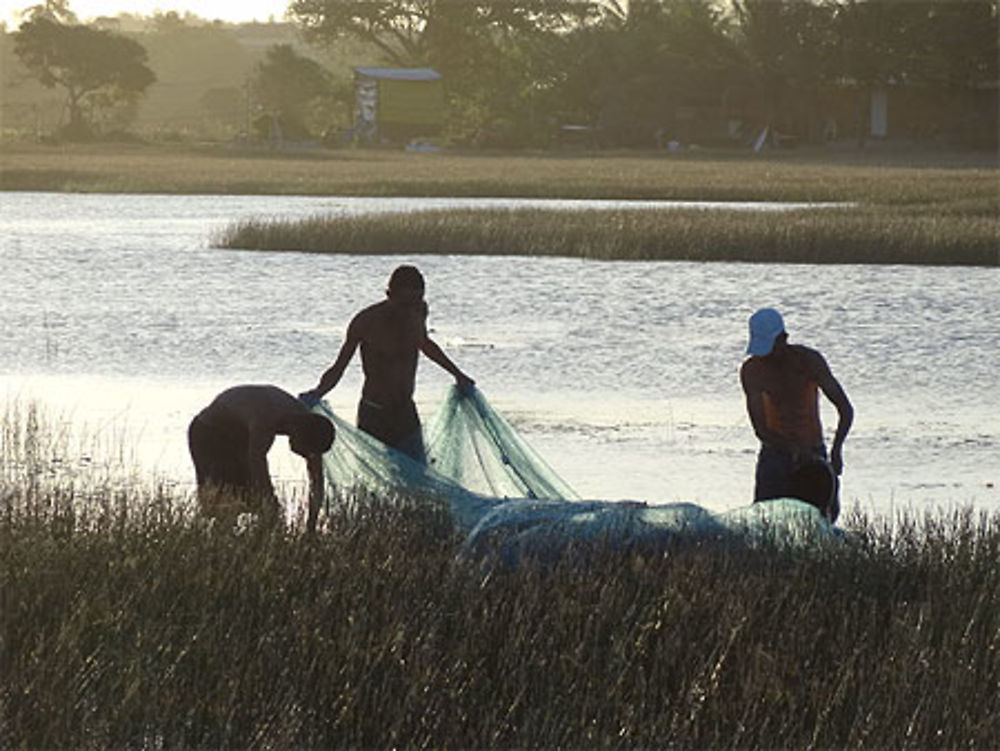 Pêcheurs lagune Arembepe