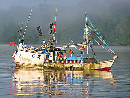 Embarcation sur l'Amazone