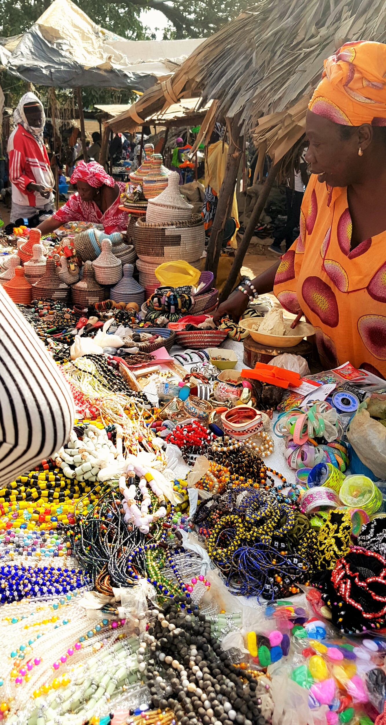 Qui veut mes bijoux? Qui veut mes bijoux?