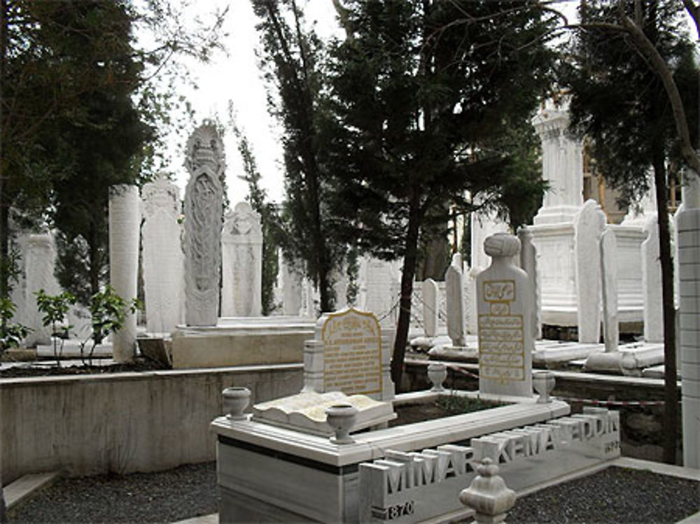 Dans le cimetière