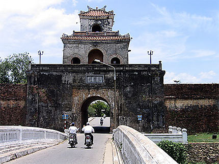 Une des portes d'entrée de l'ancienne citadelle Hué