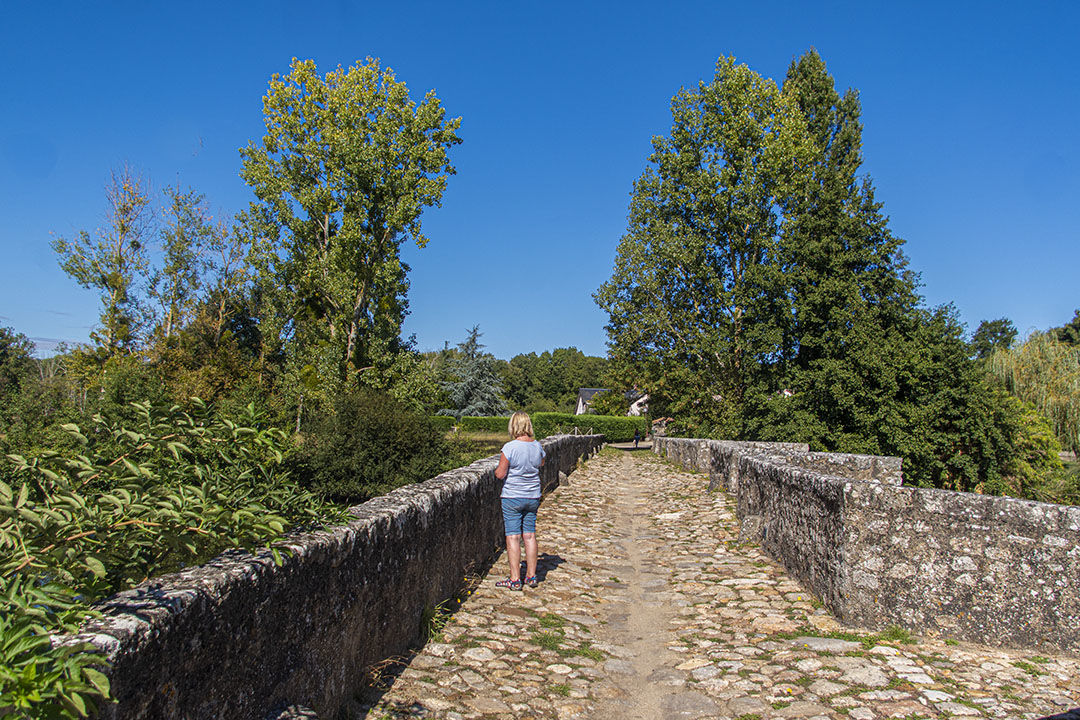 Sur le pont romain à Gourgé