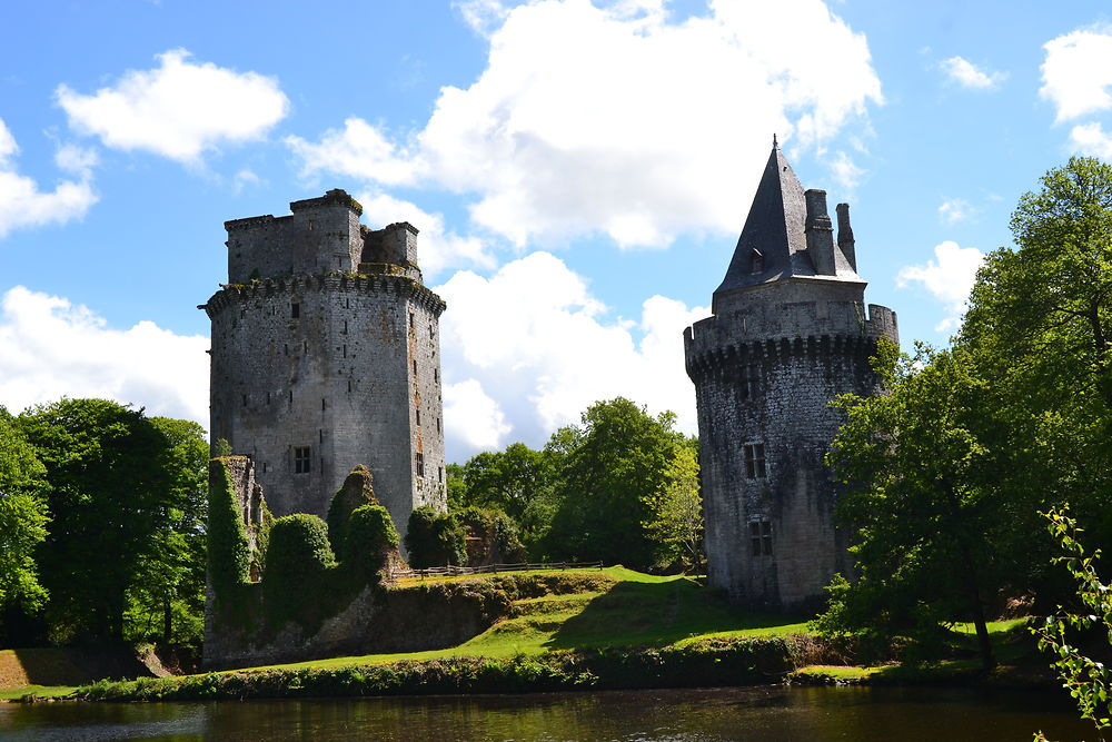 La forteresse de Largouët sous le soleil