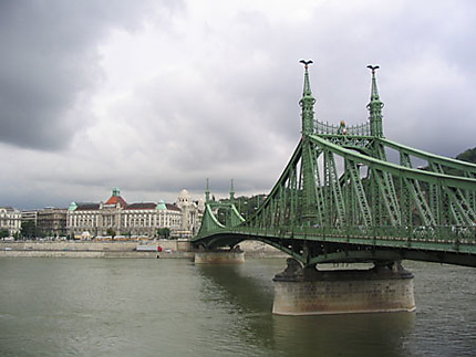 Gellert et le pont Szabdsag