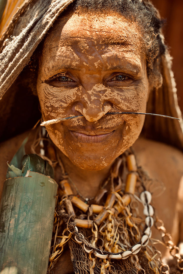 Portrait d’une femme venant de Marawaka, Province des Hautes-Terres orientales