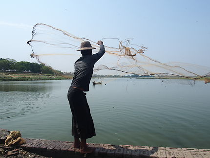 Pêcheur du dimanche birman
