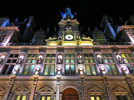 Hôtel de Ville de Paris la nuit 