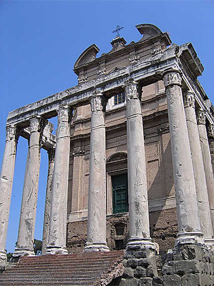 Temple d'Antoninus et de Faustine