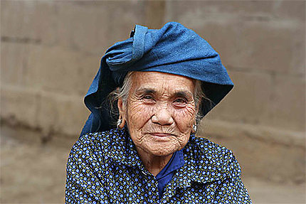 Portrait vieille dame au nord Laos