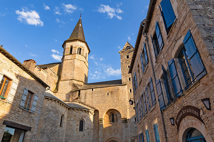 Villeneuve d’Aveyron : un village, deux visages