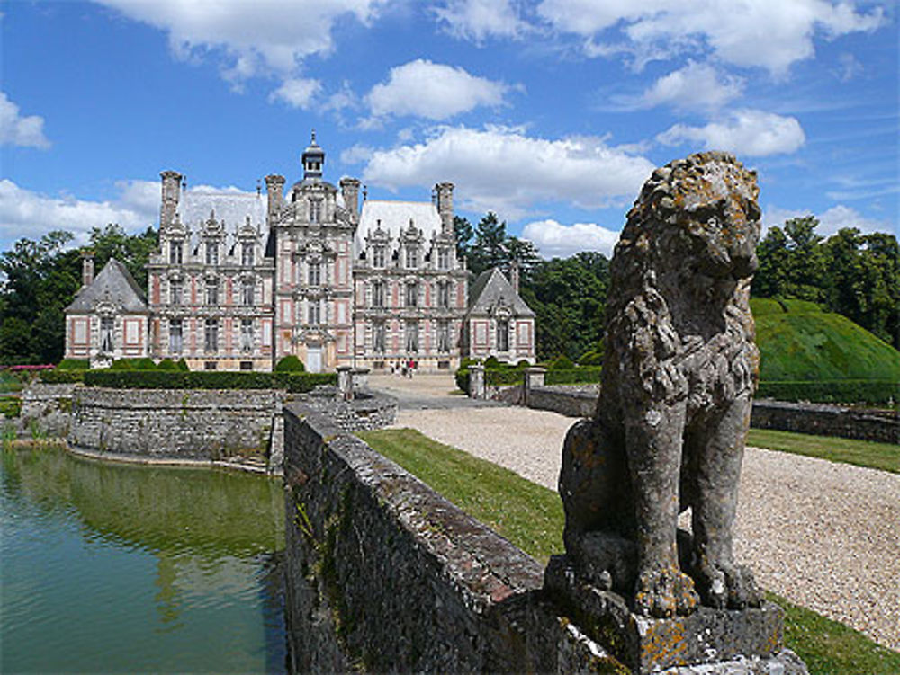 Château de Beaumesnil côté cour