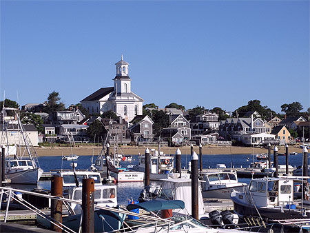 La ville de Provincetown vue du port