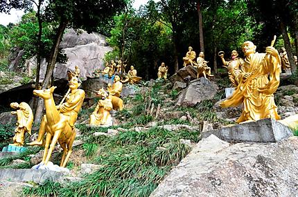 10000 Buddahs temple