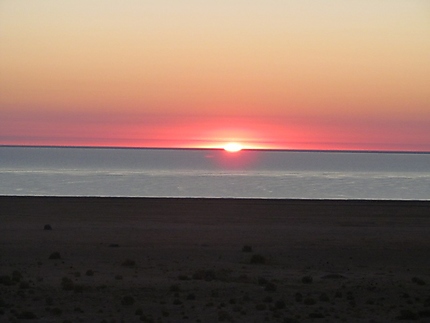 Levé du soleil sur la mer d’Aral