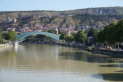 Pont de la Paix à Tbilissi