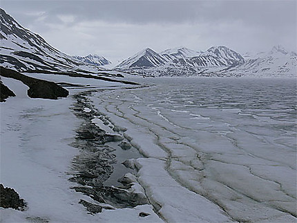 Fjord en Arctique