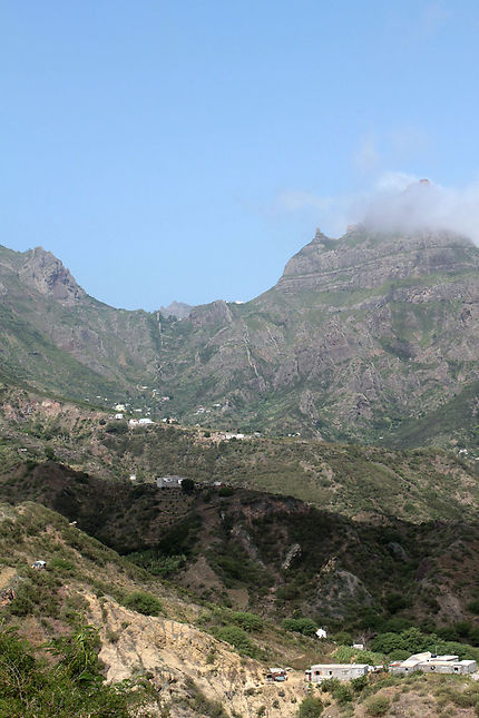 Le Monte Sentinha et la vallée d'Agua das Patas