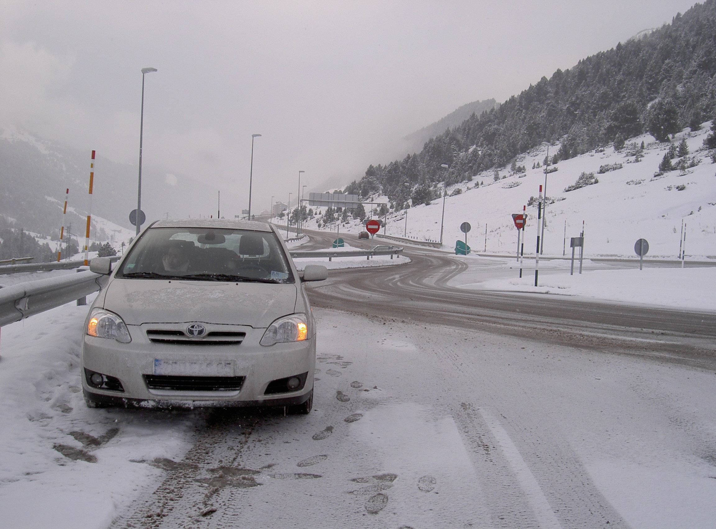 Col d'Envalira à Andorre sous la neige Col d'Envalira à Andorre sous la neige