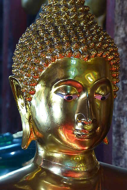 Bouddha arc en ciel