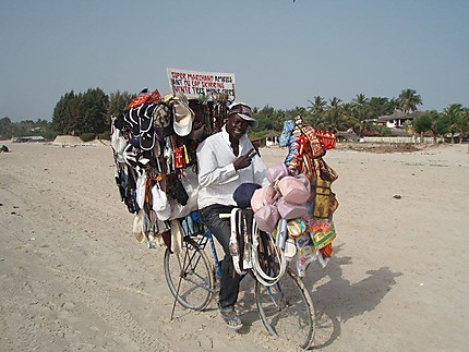 Marchand ambulant des plages de la belle Casamance