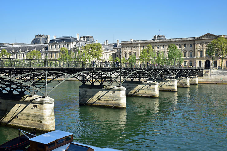 Pont des Arts et quais de Seine - Paris  