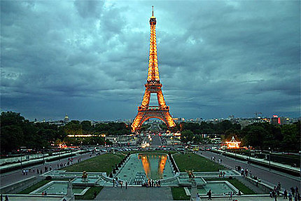 La tour Eiffel de nuit : Nuit : Tour Eiffel : 7ème arrondissement : Paris 