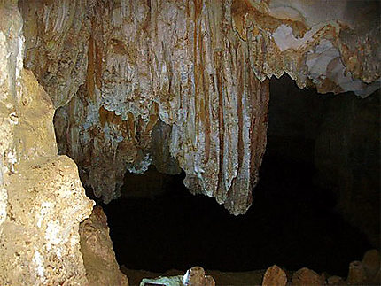 Grotte des Surprises sur la Baie d'Ha Long
