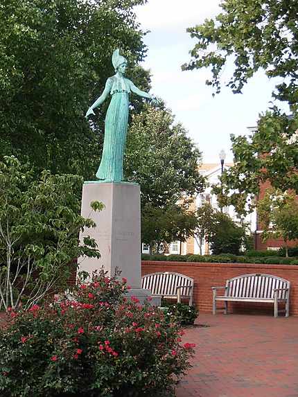 Statue de Minerve, UNCG, Greensboro
