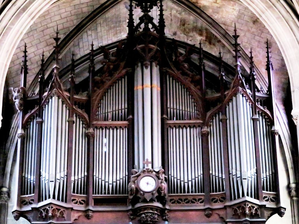 Le grand orgue: église Saint Bernard 