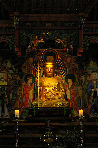 Boudha au temple de Beomeo-sa Boudha au temple de Beomeo-sa