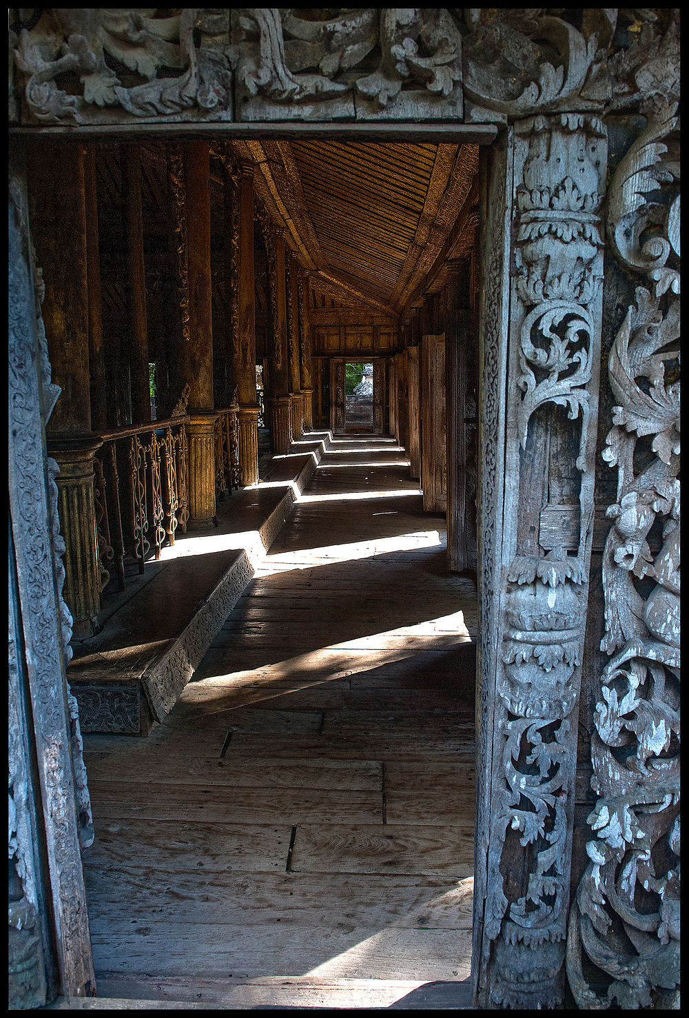 Mandalay, Monastère de Shwenandaw en teck sculpté