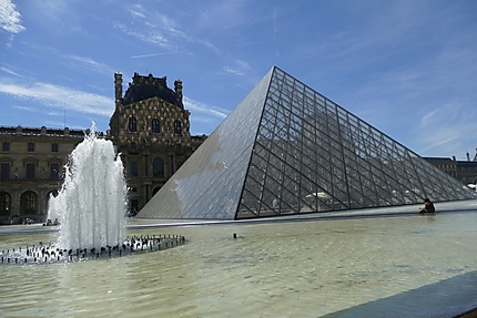 La pyramide du Musée du Louvre