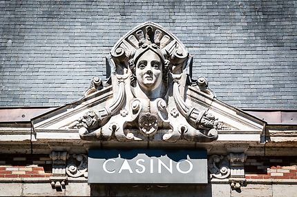 Besançon, Le Casino, Le fronton 