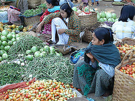 légumes au marché de bagan