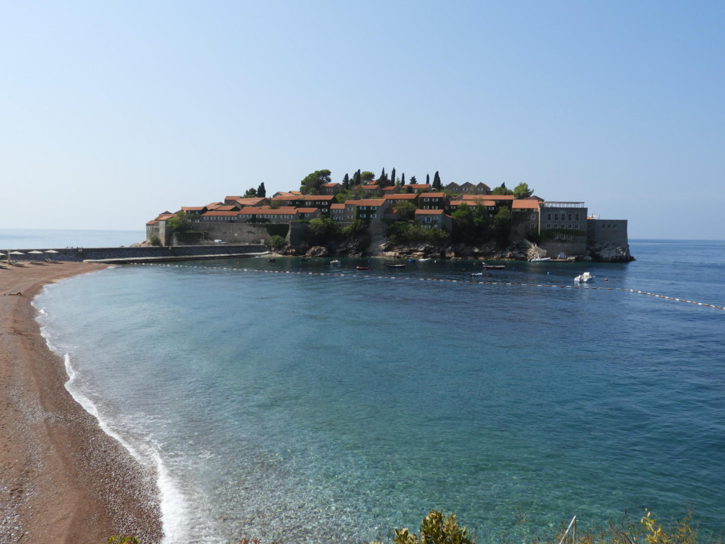 La plage de Sveti Stefan La plage de Sveti Stefan